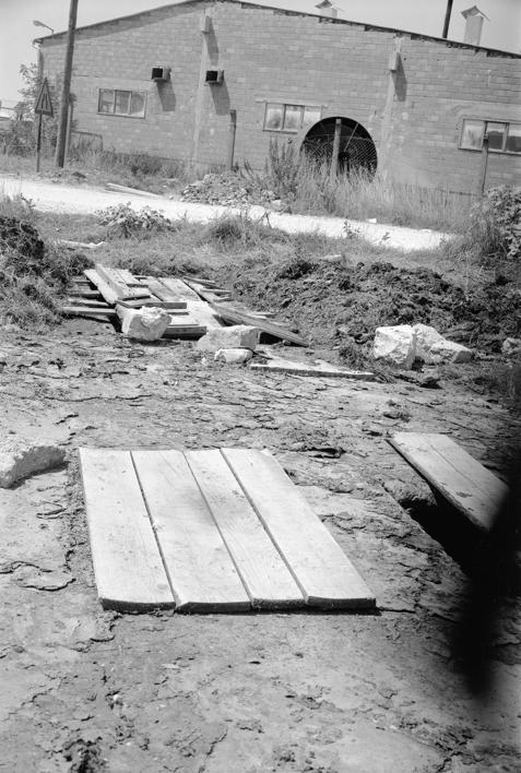 Ispusni kanal Kožare; Šaht djelomično pokriven daskama; Oticanje do potoka površinsko