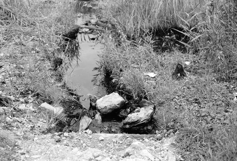 Ispusni kanal ispred tvornice trikotaže 