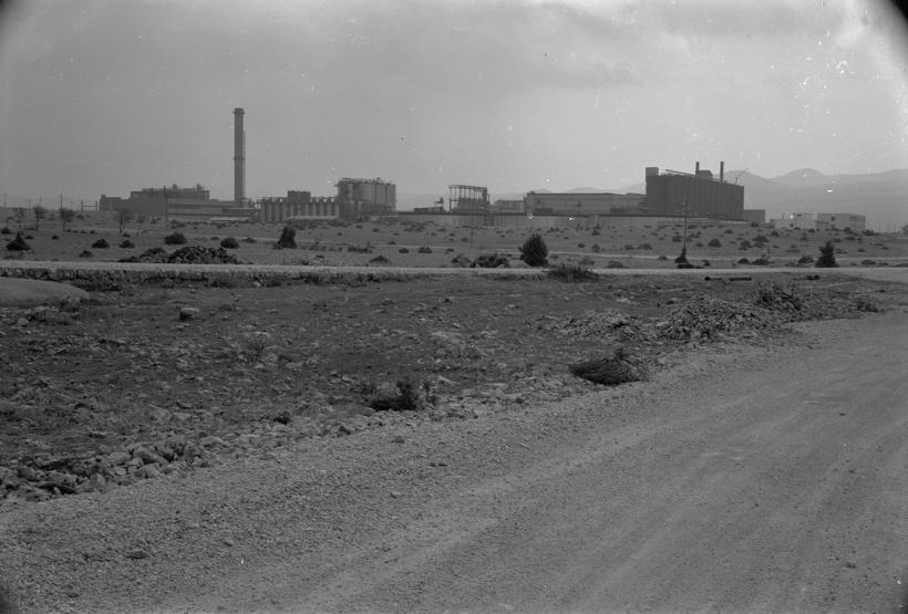 Tvornička postrojenja gledana sa zapada -  put prema taložnicama