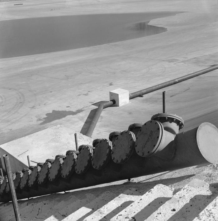 Ispusne cijevi u malom bazenu