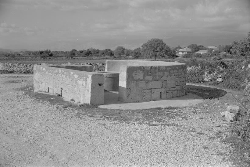 Pećarevac; sa ist. strane