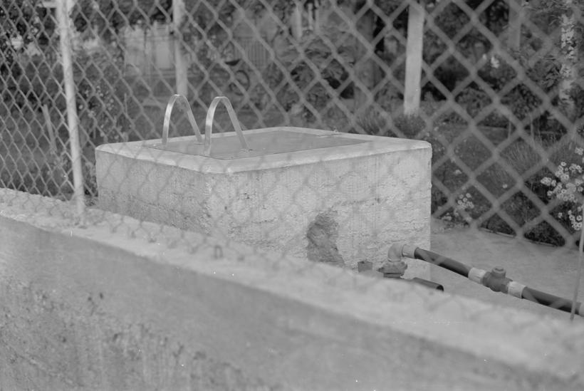 Surići; u privatnom vlasništvu; I uz cestu